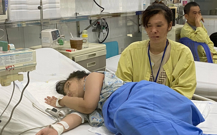 Gần 100 giáo viên và học sinh liên quan đến vụ ngộ độc bánh mì ở Đồng Nai