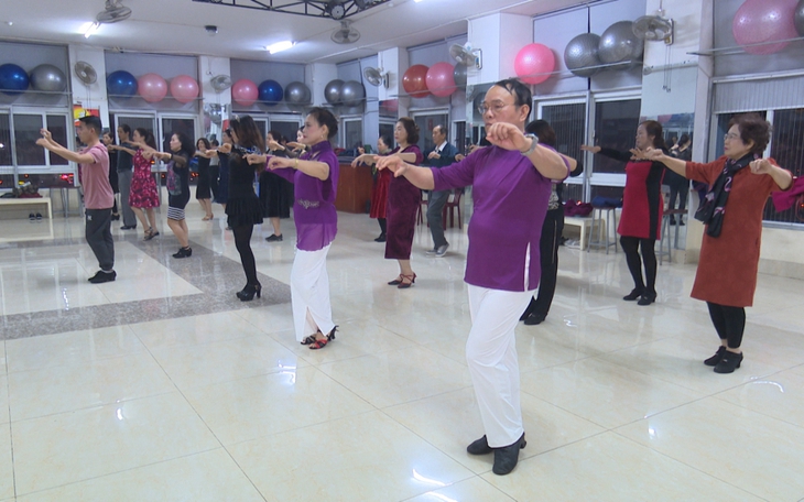 Khi khiêu vuc dưỡng sinh cơ thể nóng lên, toát nhiều mồ hôi, nhịp thở tăng lên…