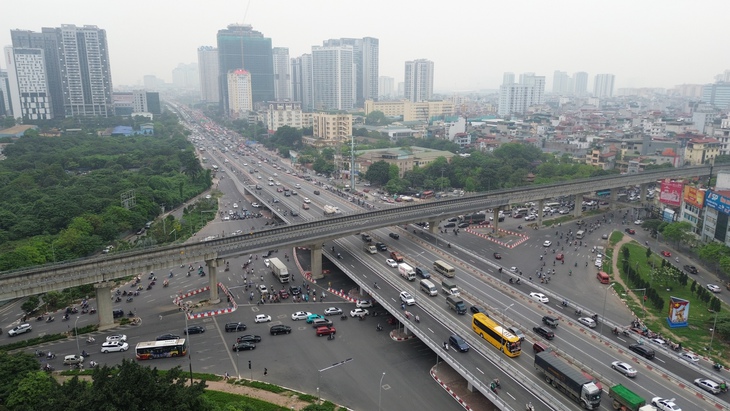 Hà Nội xử lý 7/33 điểm đen ùn tắc trong 5 tháng đầu năm- Ảnh 2. Hà Nội xử lý 7/33 điểm đen ùn tắc trong 5 tháng đầu năm- Ảnh 2.