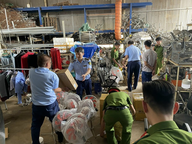 Tịch thu gần 3.000 linh kiện quạt nhập lậu, 'vua quạt' chính thức bị xử phạt- Ảnh 1. Tịch thu gần 3.000 linh kiện quạt nhập lậu, 'vua quạt' chính thức bị xử phạt- Ảnh 1.