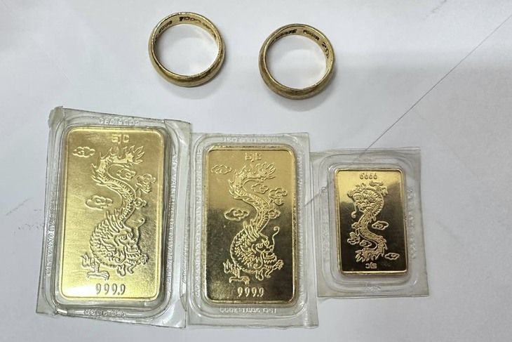 Tìm người bỏ quên vàng trong túi quần áo cũ quyên góp từ thiện ở TPHCM- Ảnh 2.
