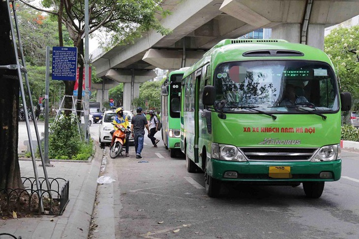 Phạt nhiều tài xế xe buýt vi phạm giao thông- Ảnh 1. Phạt nhiều tài xế xe buýt vi phạm giao thông- Ảnh 1.