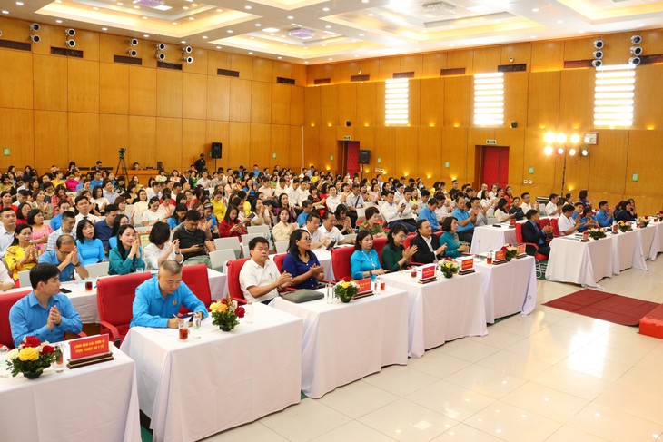 Tiếp tục nghiên cứu, đề xuất bổ sung phụ cấp thâm niên cho lao động ngành y tế- Ảnh 1.