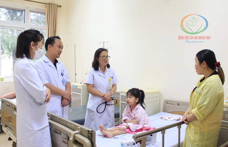 Bé gái ăn nhầm hóa chất thí nghiệm vì tưởng là đường- Ảnh 1.