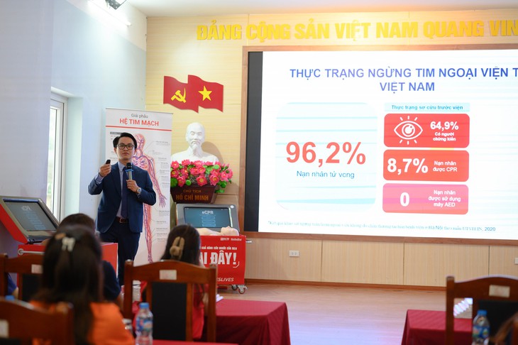 Đưa kiến thức sơ cứu vào trường học để thế hệ trẻ có thể cứu nhiều người ngừng tim ở cộng đồng- Ảnh 1.