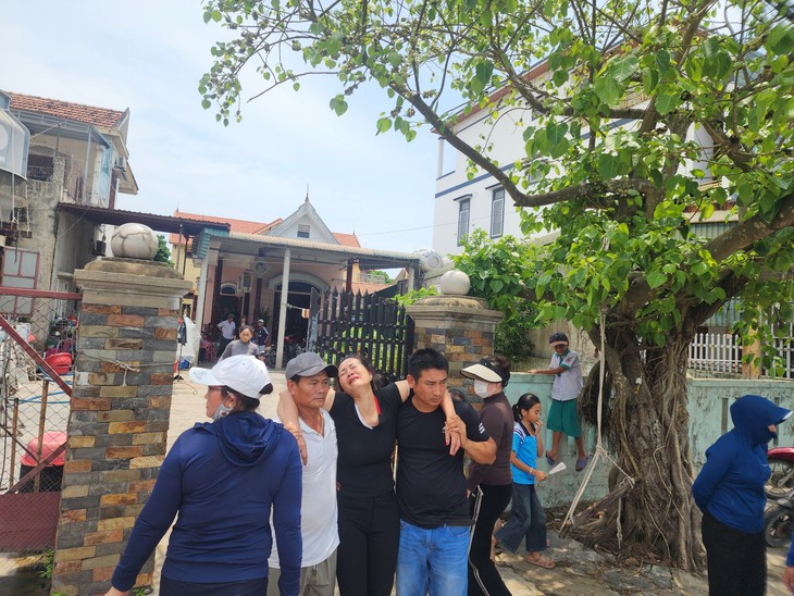 Đỏ mắt ngóng tin người thân gặp nạn giữa trùng khơi- Ảnh 5. Đỏ mắt ngóng tin người thân gặp nạn giữa trùng khơi- Ảnh 5.
