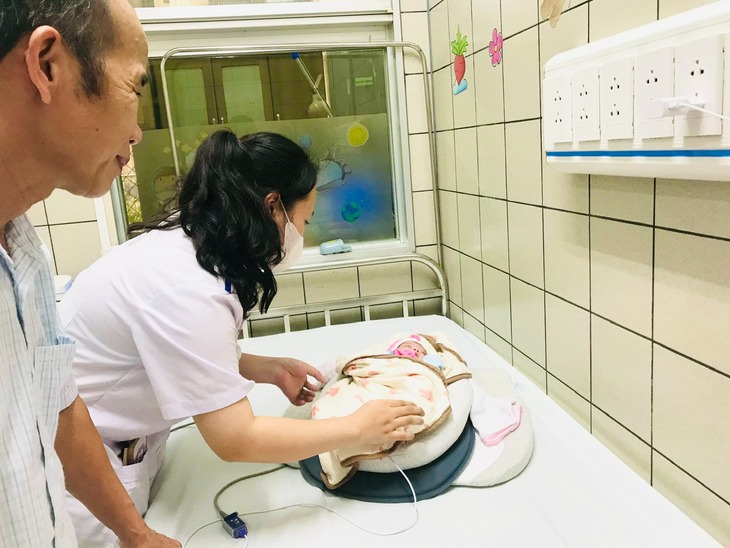 Hành trình cứu sống mẹ con sản phụ mắc bệnh hiểm nghèo, bé sinh ra chỉ nặng 700 gram- Ảnh 3.