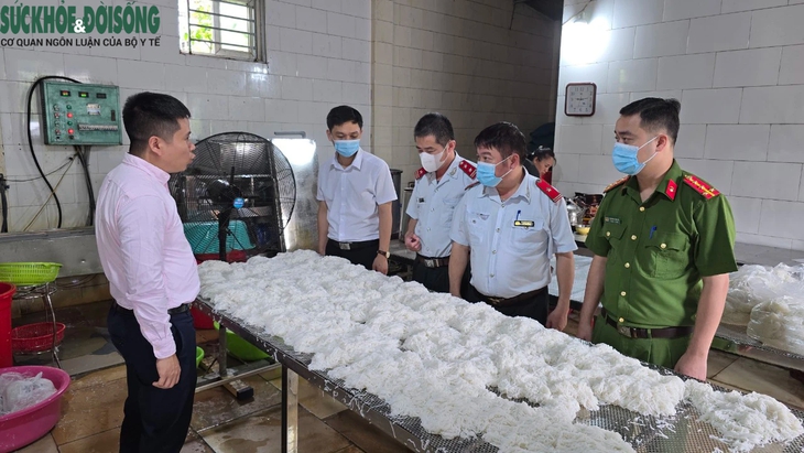 Kiểm tra việc chấp hành quy định pháp luật về bảo đảm an toàn thực phẩm tại hộ kinh doanh cơ sở sản xuất thực phẩm sạch Thanh Phúc.