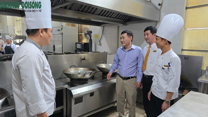 Chi cục An toàn vệ sinh thực phẩm Nghệ An thực hiện giám sát, hướng dẫn cơ sở thực hiện tốt công tác đảm bảo an toàn thực phẩm.