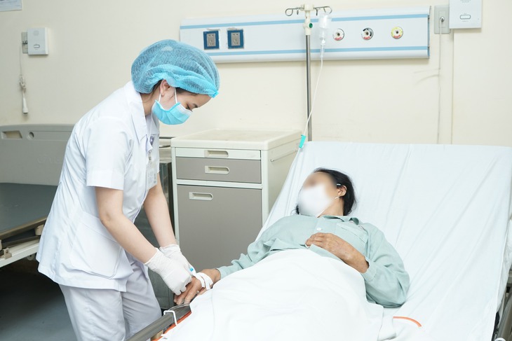 Mất kiểm soát tiểu tiện suốt 32 năm, người phụ nữ được giải thoát khỏi căn bệnh không biết chia sẻ cùng ai
- Ảnh 1. Mất kiểm soát tiểu tiện suốt 32 năm, người phụ nữ được giải thoát khỏi căn bệnh không biết chia sẻ cùng ai
- Ảnh 1.