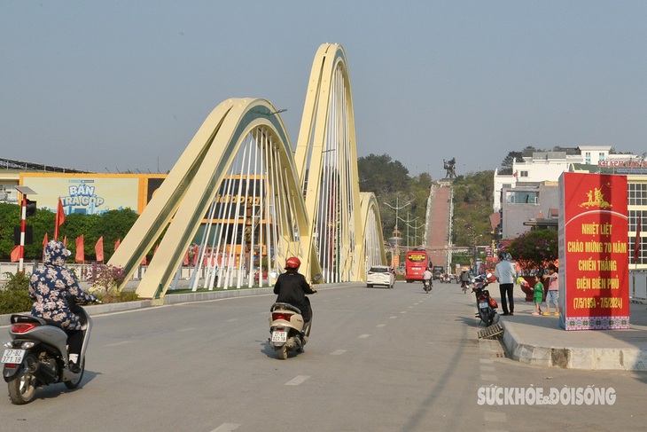 Ngắm những công trình trọng điểm dịp 70 năm Chiến thắng Điện Biên Phủ
- Ảnh 1.