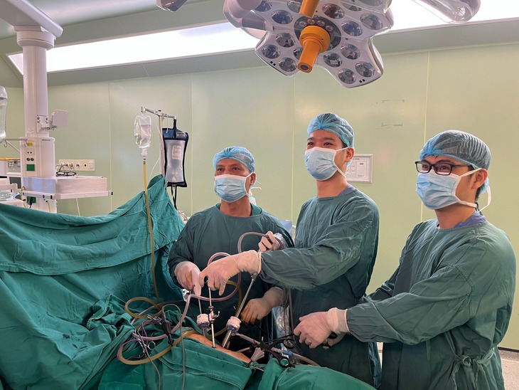 Phẫu thuật thành công cho nữ bệnh nhân Lào mắc bệnh hiểm nghèo- Ảnh 1. Phẫu thuật thành công cho nữ bệnh nhân Lào mắc bệnh hiểm nghèo- Ảnh 1.