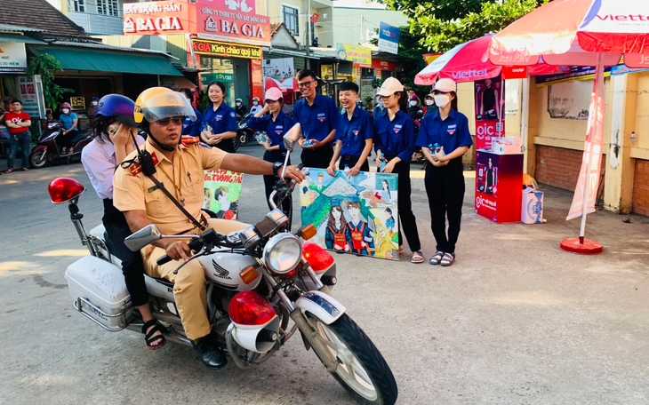 Bộ GTVT yêu cầu toàn ngành phối hợp đảm bảo học sinh thi cử thuận lợi