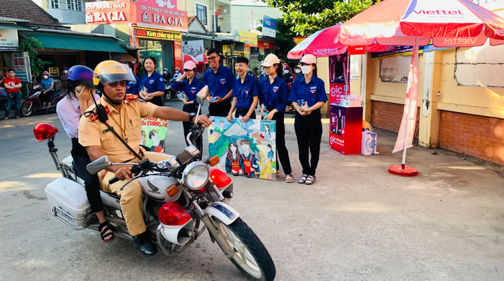 Bộ GTVT yêu cầu toàn ngành phối hợp đảm bảo học sinh thi cử thuận lợi- Ảnh 2. Bộ GTVT yêu cầu toàn ngành phối hợp đảm bảo học sinh thi cử thuận lợi- Ảnh 2.