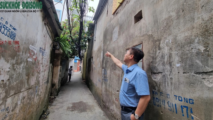 Hà Nội sau vụ cháy thương tâm: Bất an với những búi dây lơ lửng trên đầu- Ảnh 1. Hà Nội sau vụ cháy thương tâm: Bất an với những búi dây lơ lửng trên đầu- Ảnh 1.