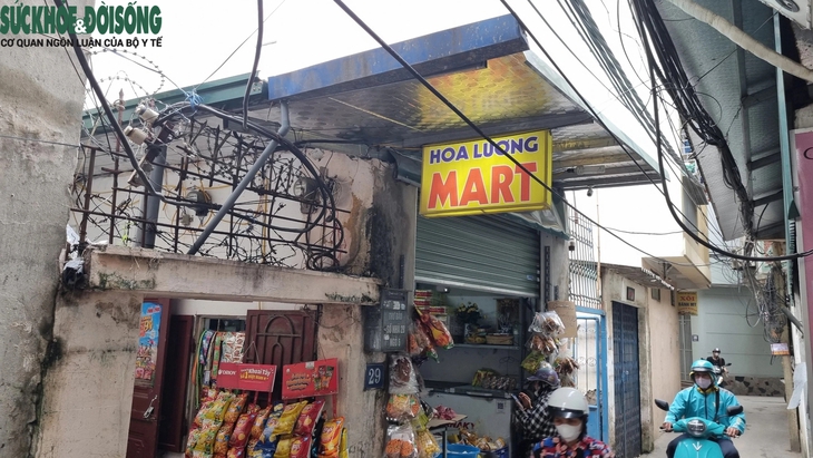 Hà Nội sau vụ cháy thương tâm: Bất an với những búi dây lơ lửng trên đầu- Ảnh 2. Hà Nội sau vụ cháy thương tâm: Bất an với những búi dây lơ lửng trên đầu- Ảnh 2.