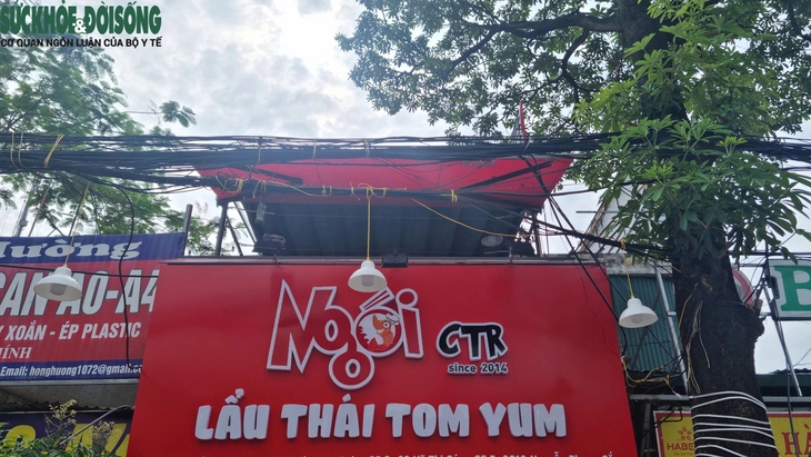 Hà Nội sau vụ cháy thương tâm: Bất an với những búi dây lơ lửng trên đầu- Ảnh 10. Hà Nội sau vụ cháy thương tâm: Bất an với những búi dây lơ lửng trên đầu- Ảnh 10.