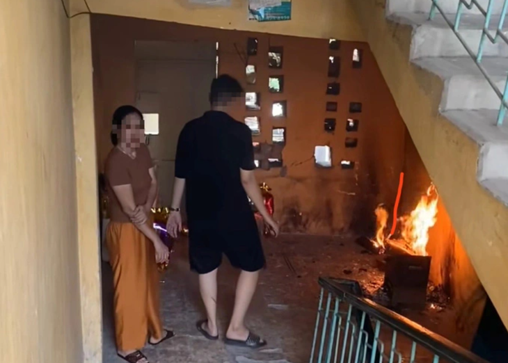 Nguy hiểm vẫn rập rình từ thói quen đốt vàng mã của người Hà Nội sau những vụ cháy ám ảnh- Ảnh 1.