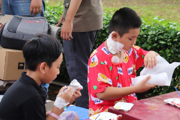 Bệnh viện ở TPHCM tổ chức nhiều chương trình Tết thiếu nhi ý nghĩa- Ảnh 2. Bệnh viện ở TPHCM tổ chức nhiều chương trình Tết thiếu nhi ý nghĩa- Ảnh 2.