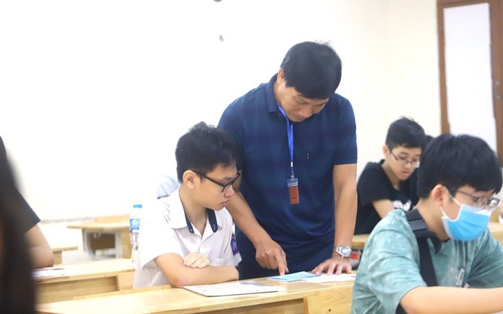 Cán bộ coi thi lớp 10 cần tuân thủ những quy định gì?