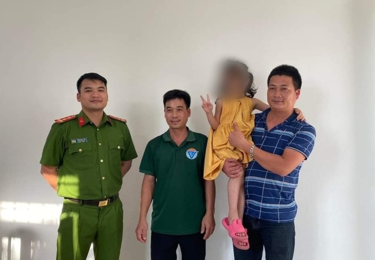 Bố mẹ bỏ quên con gái 5 tuổi ở trạm dừng nghỉ cao tốc Cao Bồ - Mai Sơn- Ảnh 1. cao tốc