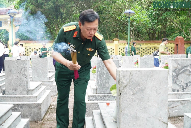 Hội Cựu chiến binh Bộ Y tế thăm lại chiến trường xưa và tri ân các anh hùng liệt sỹ tại Cao Bằng- Ảnh 2. Hội Cựu chiến binh Bộ Y tế thăm lại chiến trường xưa và tri ân các anh hùng liệt sỹ tại Cao Bằng- Ảnh 2.