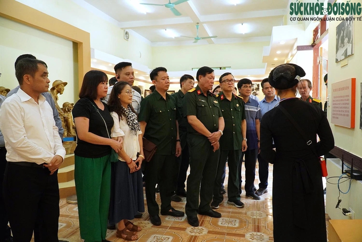 Hội Cựu chiến binh Bộ Y tế thăm lại chiến trường xưa và tri ân các anh hùng liệt sỹ tại Cao Bằng- Ảnh 4. Hội Cựu chiến binh Bộ Y tế thăm lại chiến trường xưa và tri ân các anh hùng liệt sỹ tại Cao Bằng- Ảnh 4.