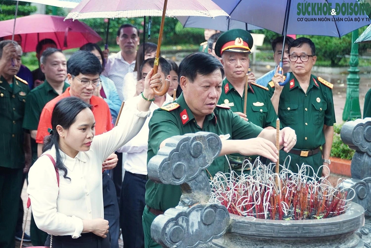 Hội Cựu chiến binh Bộ Y tế thăm lại chiến trường xưa và tri ân các anh hùng liệt sỹ tại Cao Bằng- Ảnh 5. Hội Cựu chiến binh Bộ Y tế thăm lại chiến trường xưa và tri ân các anh hùng liệt sỹ tại Cao Bằng- Ảnh 5.