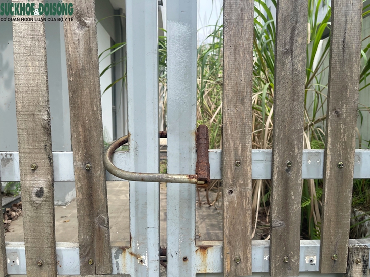 Cận cảnh hoang tàn của những căn biệt thự triệu đô trong Khu đô thị Xuân Phương- Ảnh 6. Cận cảnh hoang tàn của những căn biệt thự triệu đô trong Khu đô thị Xuân Phương- Ảnh 6.