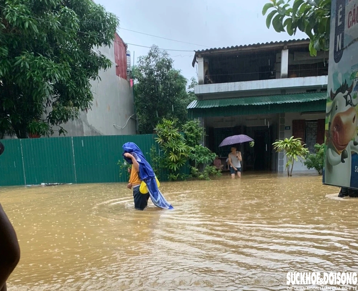 Nước sông dâng cao, thành phố Hà Giang chìm trong biển nước- Ảnh 3.