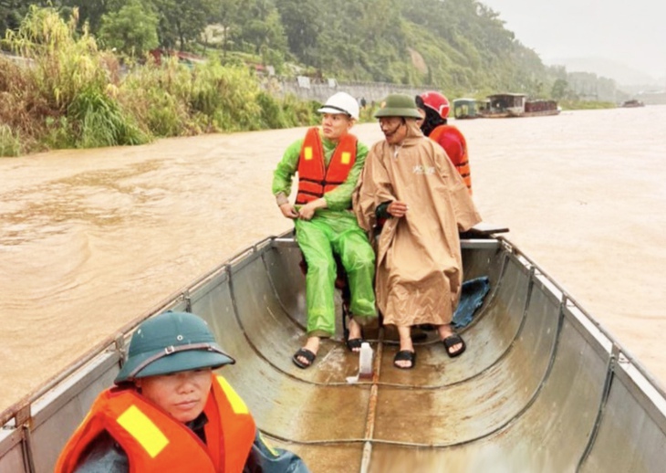Tìm thấy thi thể bé trai trong vụ 2 mẹ con bị nước lũ cuốn trôi ở Lào Cai- Ảnh 1.