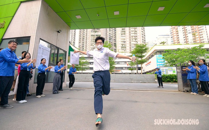 Kết thúc "cuộc đua marathon" vào lớp 10: Về nhà nghỉ thôi con