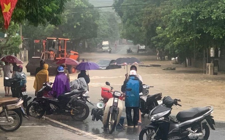 Chuyên gia lý giải đợt mưa lớn kỷ lục ở nhiều địa phương