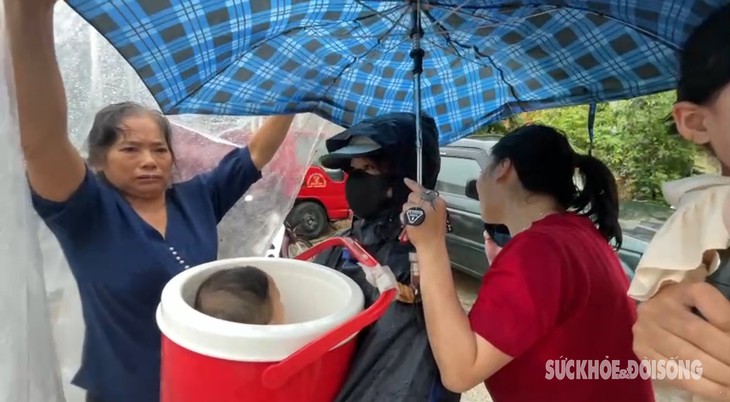 Nước sông dâng cao, thành phố Hà Giang chìm trong biển nước- Ảnh 4.