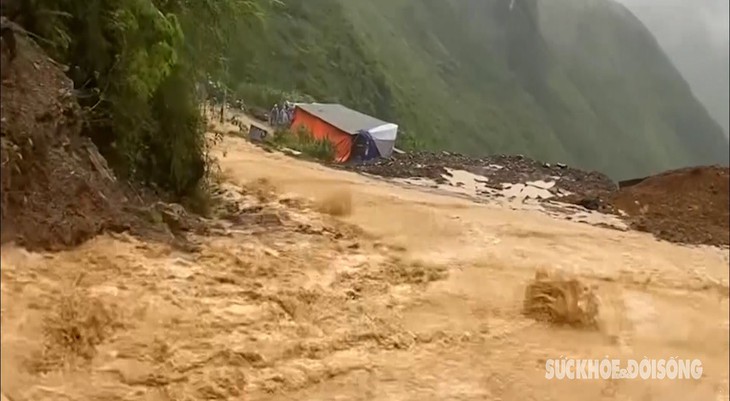 Nước sông dâng cao, thành phố Hà Giang chìm trong biển nước- Ảnh 7.