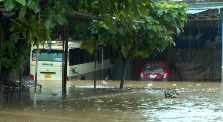 Nước sông dâng cao, thành phố Hà Giang chìm trong biển nước- Ảnh 13.