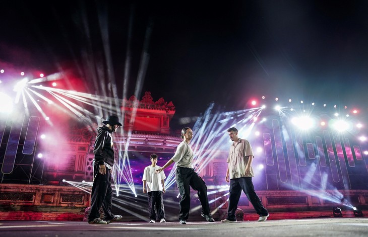 Nhiều nghệ sĩ quốc tế biểu diễn tại Tuần lễ Festival nghệ thuật quốc tế Huế 2024- Ảnh 1. Nhiều nghệ sĩ quốc tế biểu diễn tại Tuần lễ Festival nghệ thuật quốc tế Huế 2024- Ảnh 1.