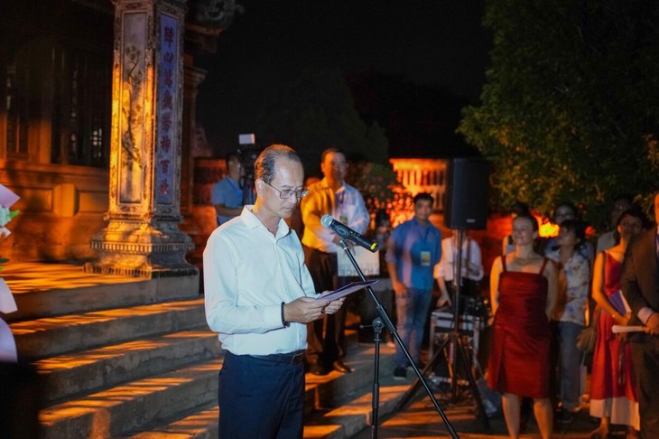 Du khách thích thú với 'Lễ hội ánh sáng' tại Tuần lễ Festival nghệ thuật Quốc tế Huế- Ảnh 5.