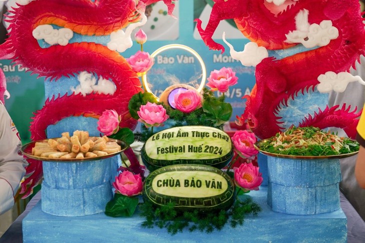 Ảnh: Hàng nghìn người tham gia Lễ hội Ẩm thực chay tại Tuần lễ Festival Nghệ thuật Quốc tế Huế- Ảnh 6.