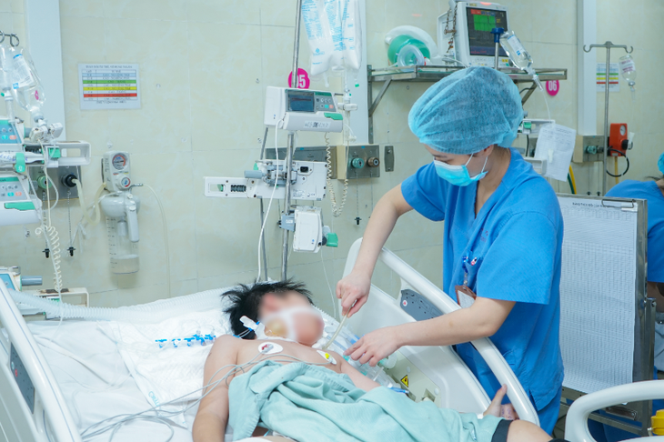 Xe ba gác chở xi măng chèn qua người, bé trai 12 tuổi bị chấn thương bụng kín nghiêm trọng
- Ảnh 1. Xe ba gác chở xi măng chèn qua người, bé trai 12 tuổi bị chấn thương bụng kín nghiêm trọng
- Ảnh 1.