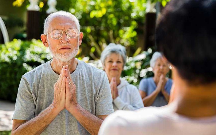Những mẹo đơn giản tăng cường hệ miễn dịch cho người già