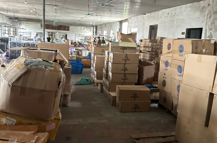 Phát hiện kho hàng thuốc lá điện tử 'khủng' nhập lậu- Ảnh 1.