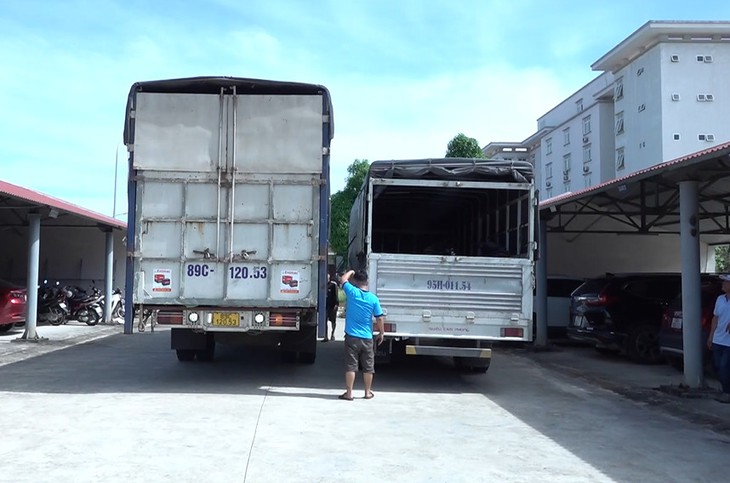 2 xe tải được Lý Nhật Quý Cường chỉ đạo vận chuyển các xe trộm cắp được đưa qua biên giới. 2 xe tải được Lý Nhật Quý Cường chỉ đạo vận chuyển các xe trộm cắp được đưa qua biên giới.
