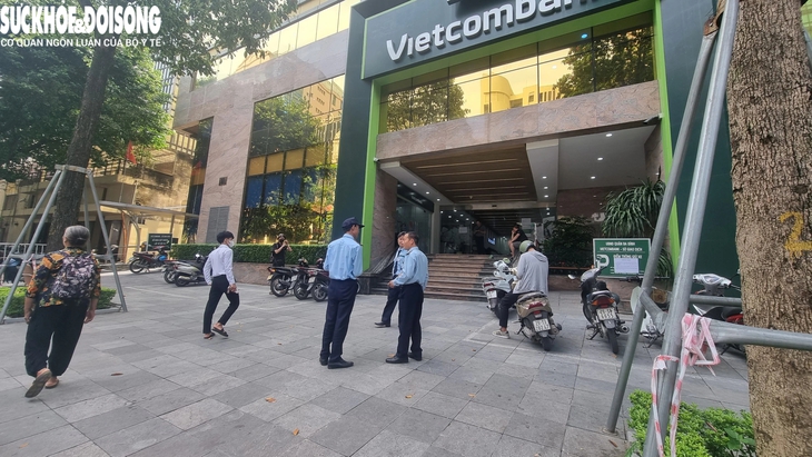 Bán vàng online, chấm dứt cảnh chen lấn ở ngân hàng- Ảnh 3. Bán vàng online, chấm dứt cảnh chen lấn ở ngân hàng- Ảnh 3.