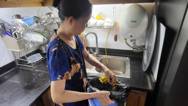 Người dân Thủ đô 'loay hoay' phân loại rác tại nguồn- Ảnh 3.