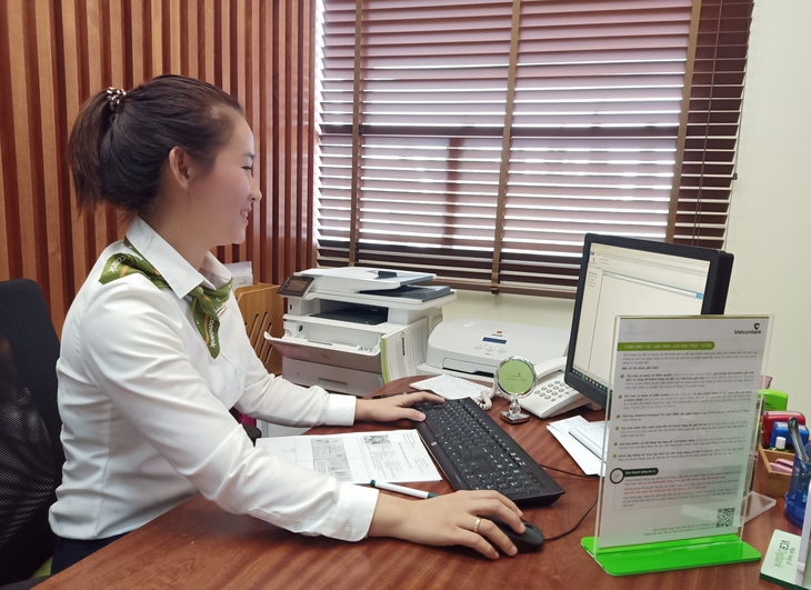 Nữ nhân viên ngân hàng cứu cụ bà tránh khỏi cuộc lừa đảo tiền tỉ- Ảnh 1.