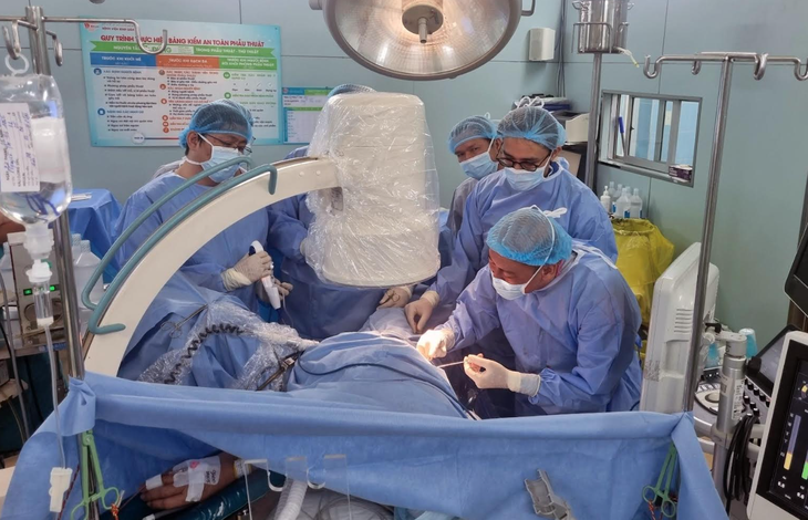 Người phụ nữ thoát khỏi đau tức hơn 20 năm do sỏi thận- Ảnh 1.