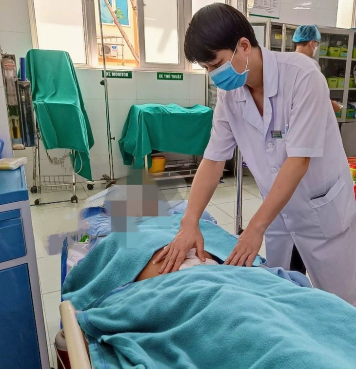 Phẫu thuật nội soi cho bệnh nhân cùng lúc mắc 2 thể ung thư ở dạ dày- Ảnh 1. Phẫu thuật nội soi cho bệnh nhân cùng lúc mắc 2 thể ung thư ở dạ dày- Ảnh 1.