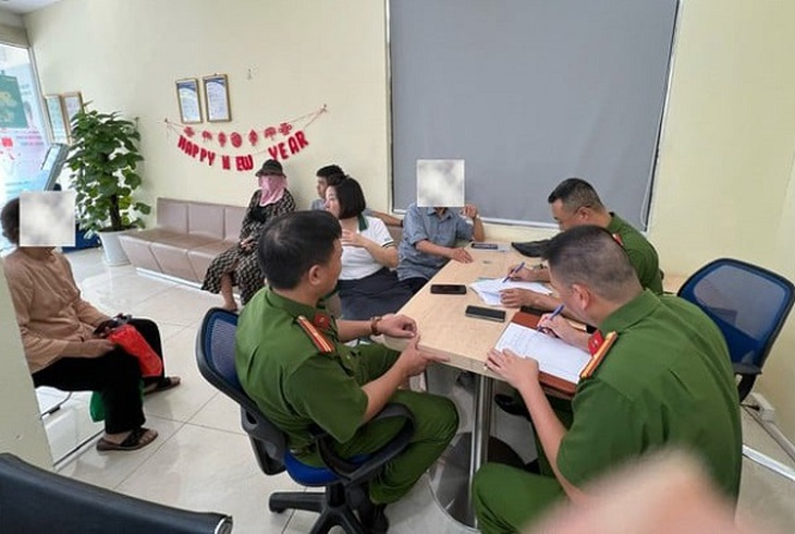 Nhân viên ngân hàng giúp cụ ông 79 tuổi thoát bẫy lừa đảo 500 triệu đồng- Ảnh 1.