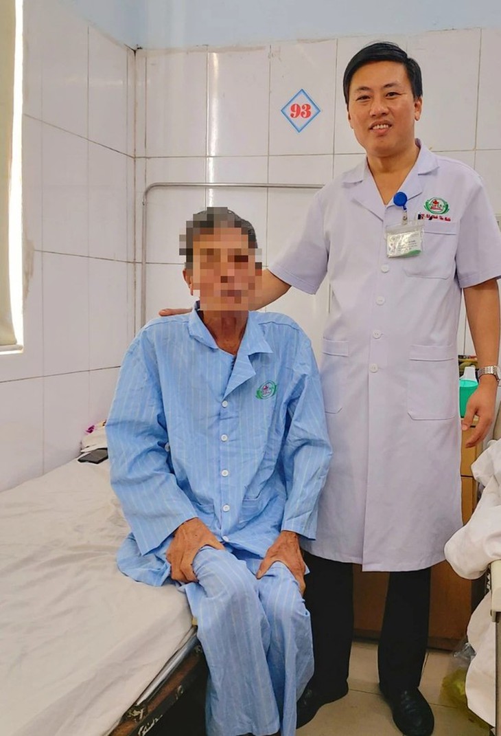 Bệnh viện Hữu nghị đa khoa Nghệ An phẫu thuật thành công bệnh nhân mắc đồng thời hai bệnh ung thư- Ảnh 8.